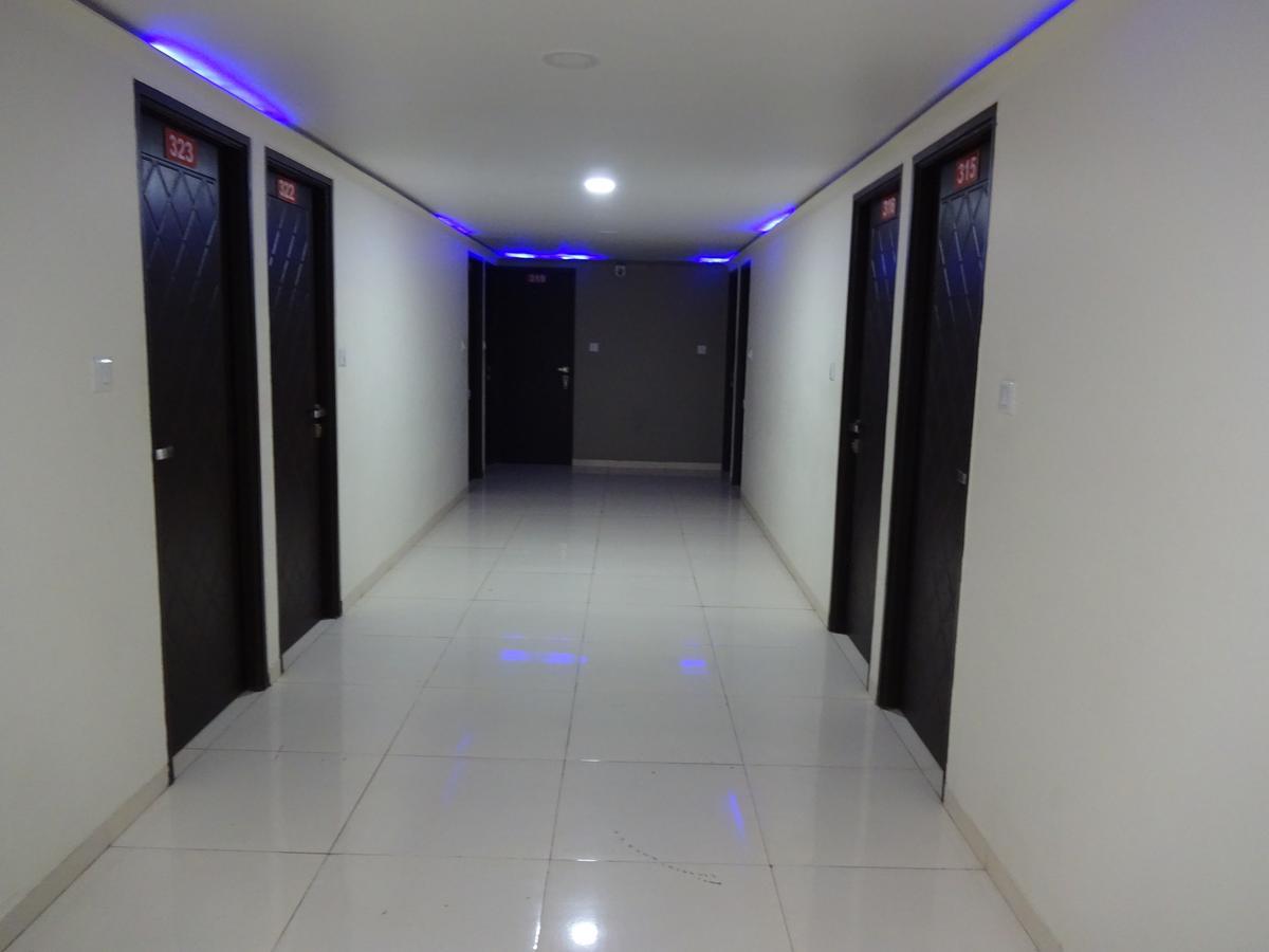 Hotel Royal Inn Ahmedabad Bagian luar foto